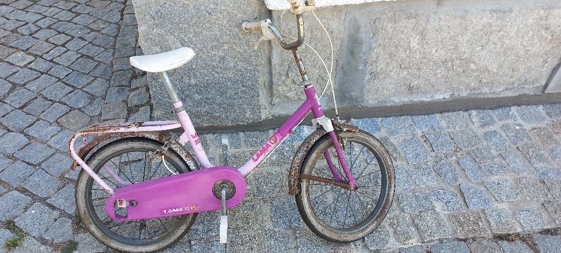 Bicicleta antiga de criança