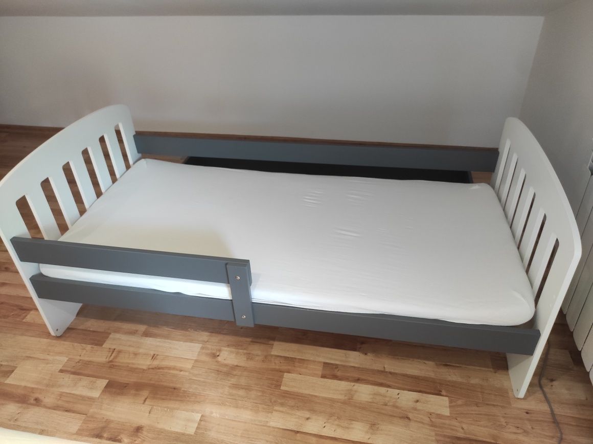 Łóżko dziecięce 160x80 cm z barierkami i szufladą – stan bardzo dobry