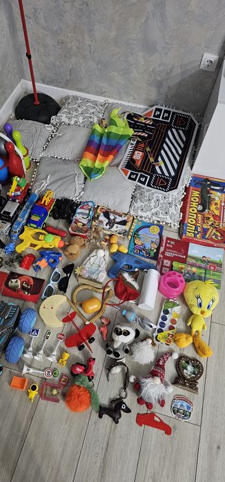 Іграшки дитячі одним лотом