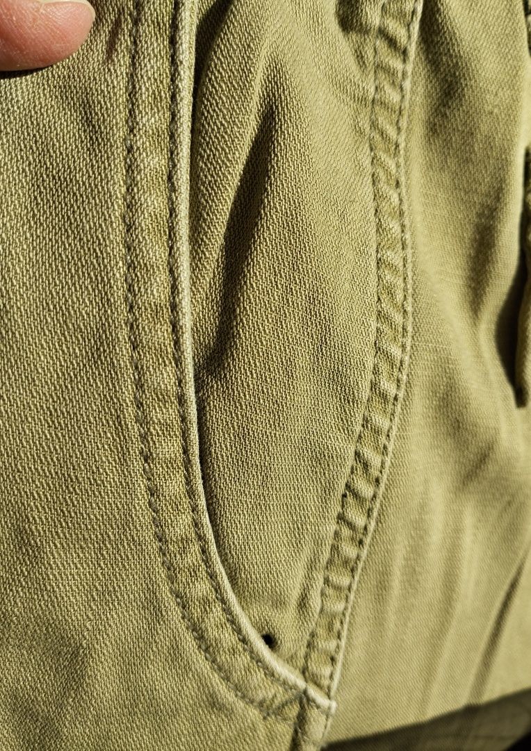 Calça de mulher cor verde