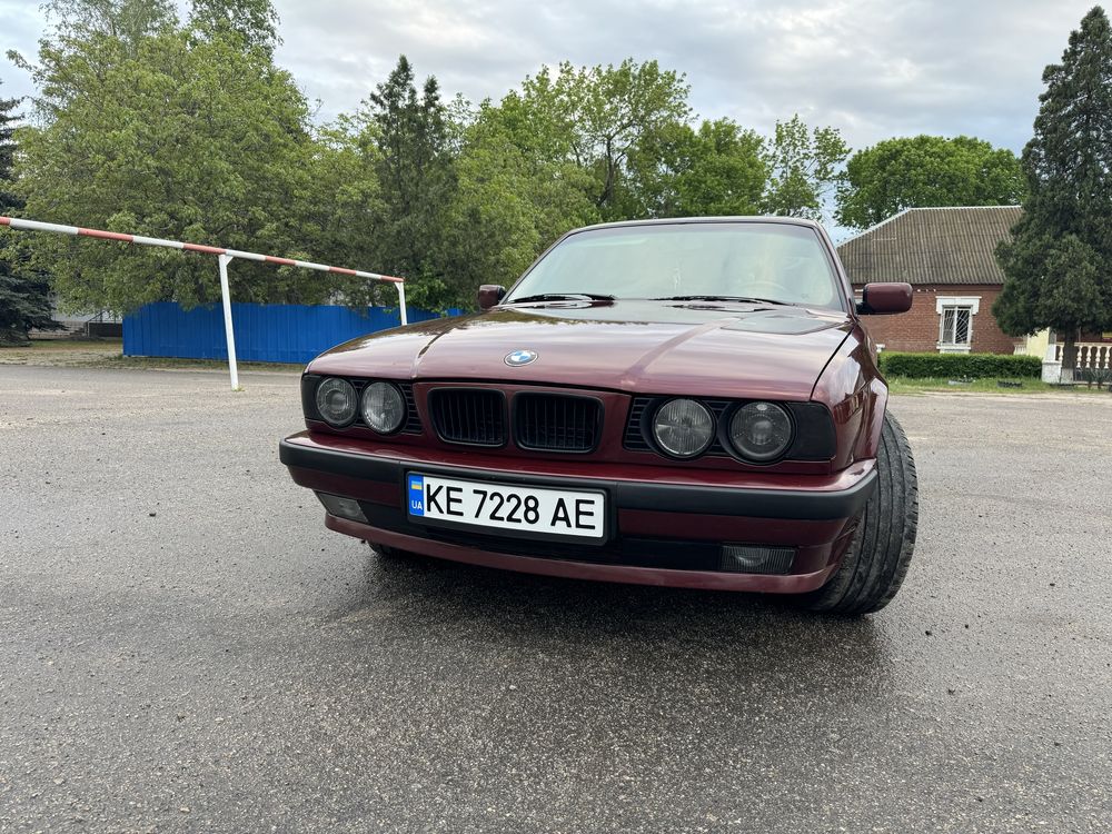 Продам BMW E34 520i