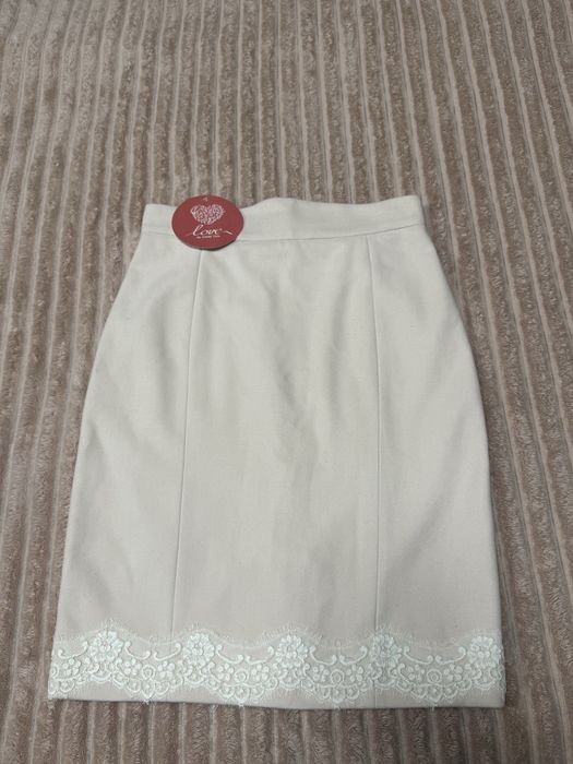 Спідниця з мереживом,дуже ефектно виглядає,від Українського дизайнера