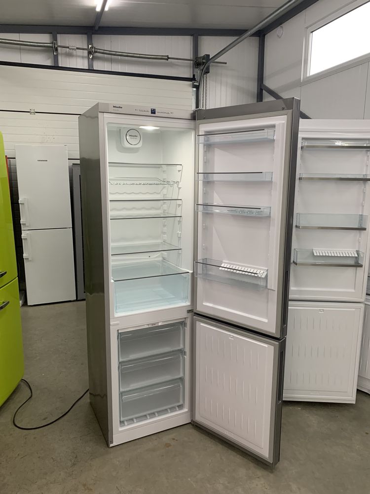 Холодильники в чорному склі Miele KFN 29132 KD 28032