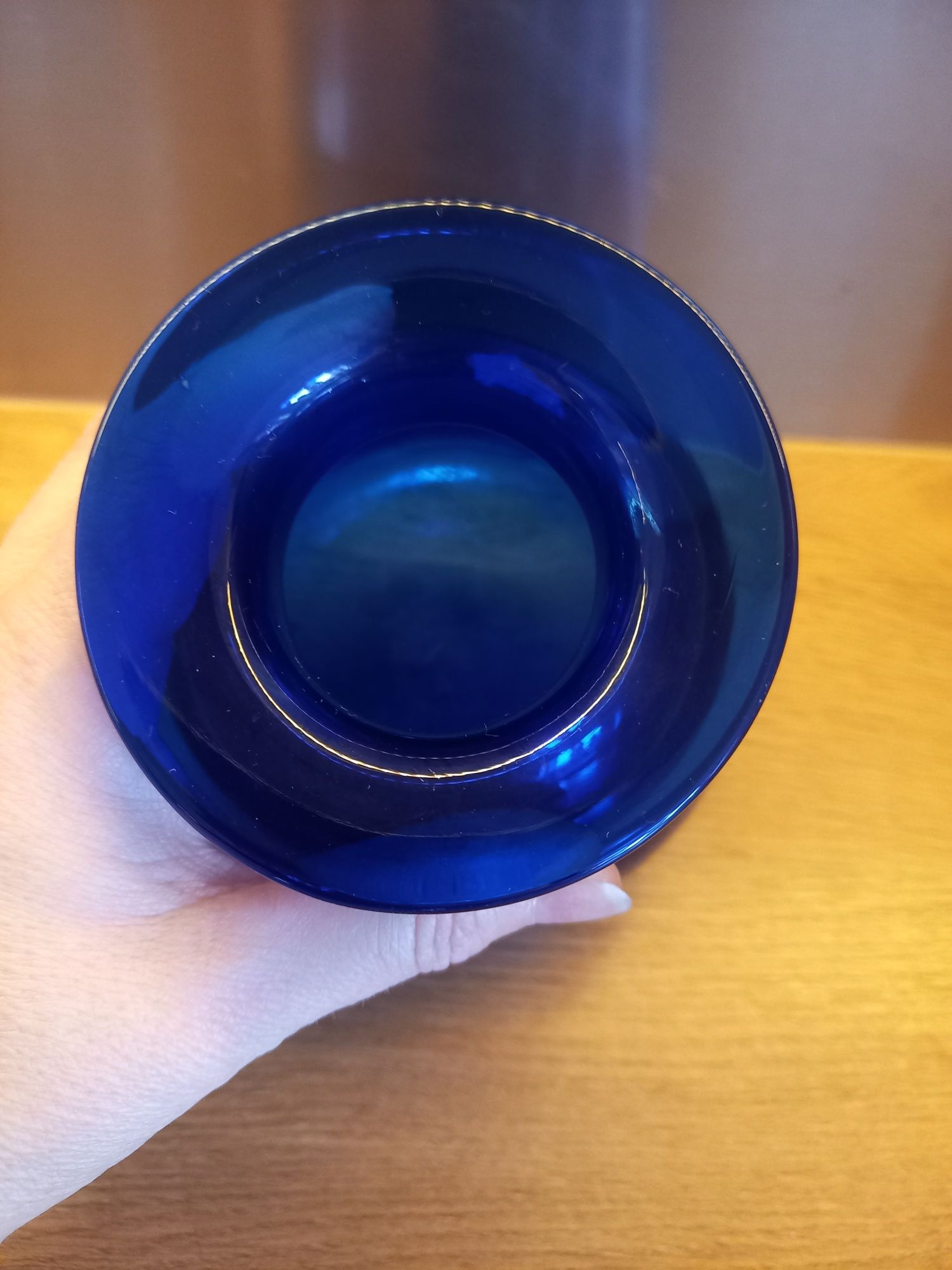Ciekawy wazon kobaltowy