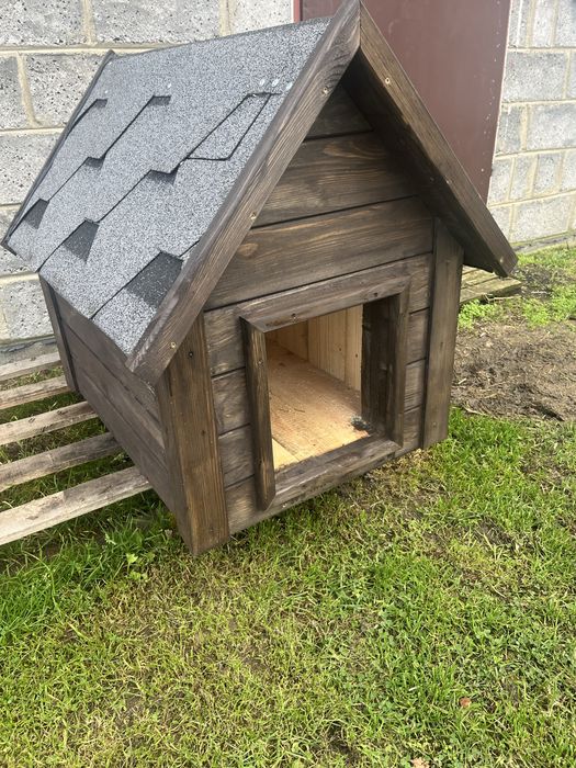 Buda drewniana dla psa