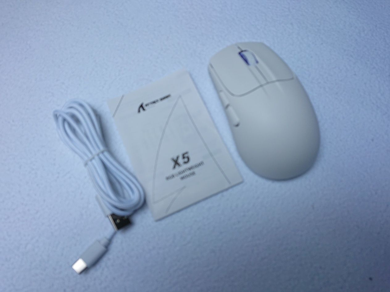 Mysz bezprzewodowa bluetooth attack shark X5 rgb biała gaming