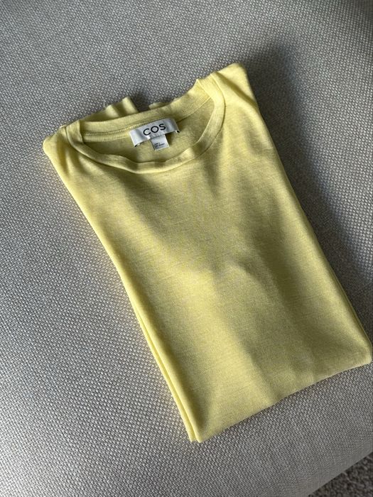 Вовняний лонгслів COS S жовтого кольору