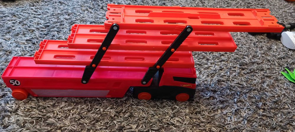 Іграшки Хотвілс (Акула та Фура)