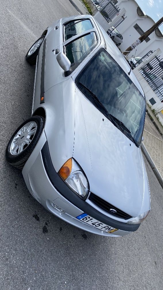Ford fiesta 2000