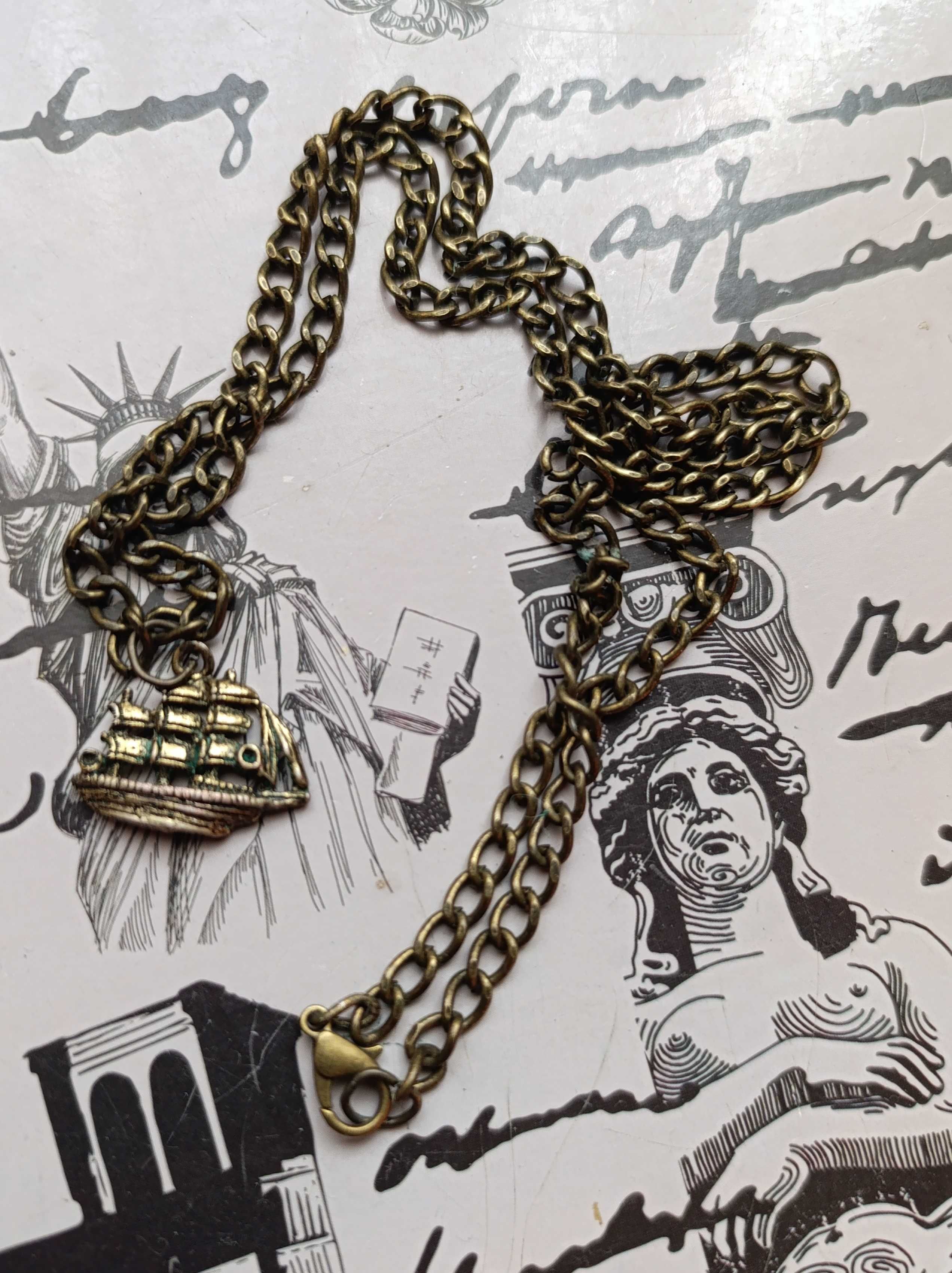 Colar/ Fio metal grosso e comprido, com Caravela que é de Bronze