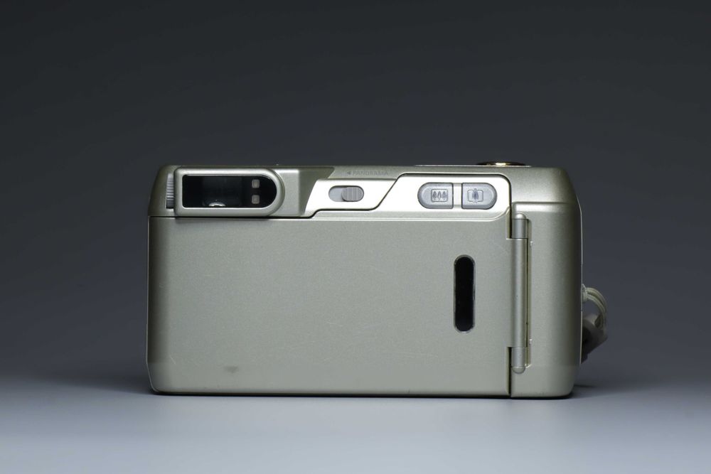 Плівковий компакт фотоапарат Nikon Lite Touch Zoom 120ED тестован