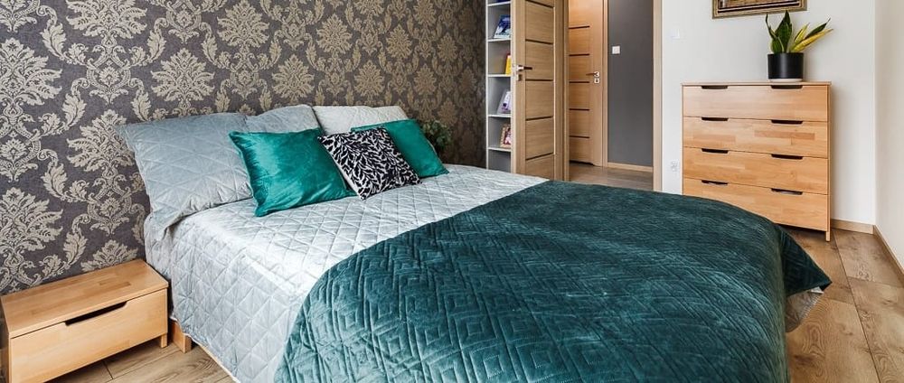 Spectrum Łozko bukowe 140*200 +  komoda + dwie szafki nocne.