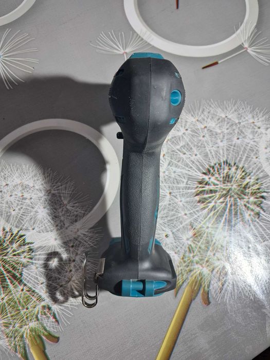 шуруповерт makita DF333D Тушка  как новый