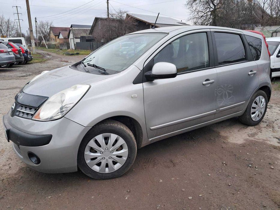 Автомобіль Nissan Note