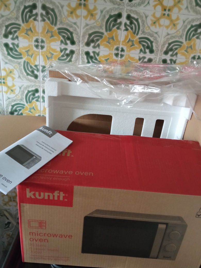 Microondas kunft  20L