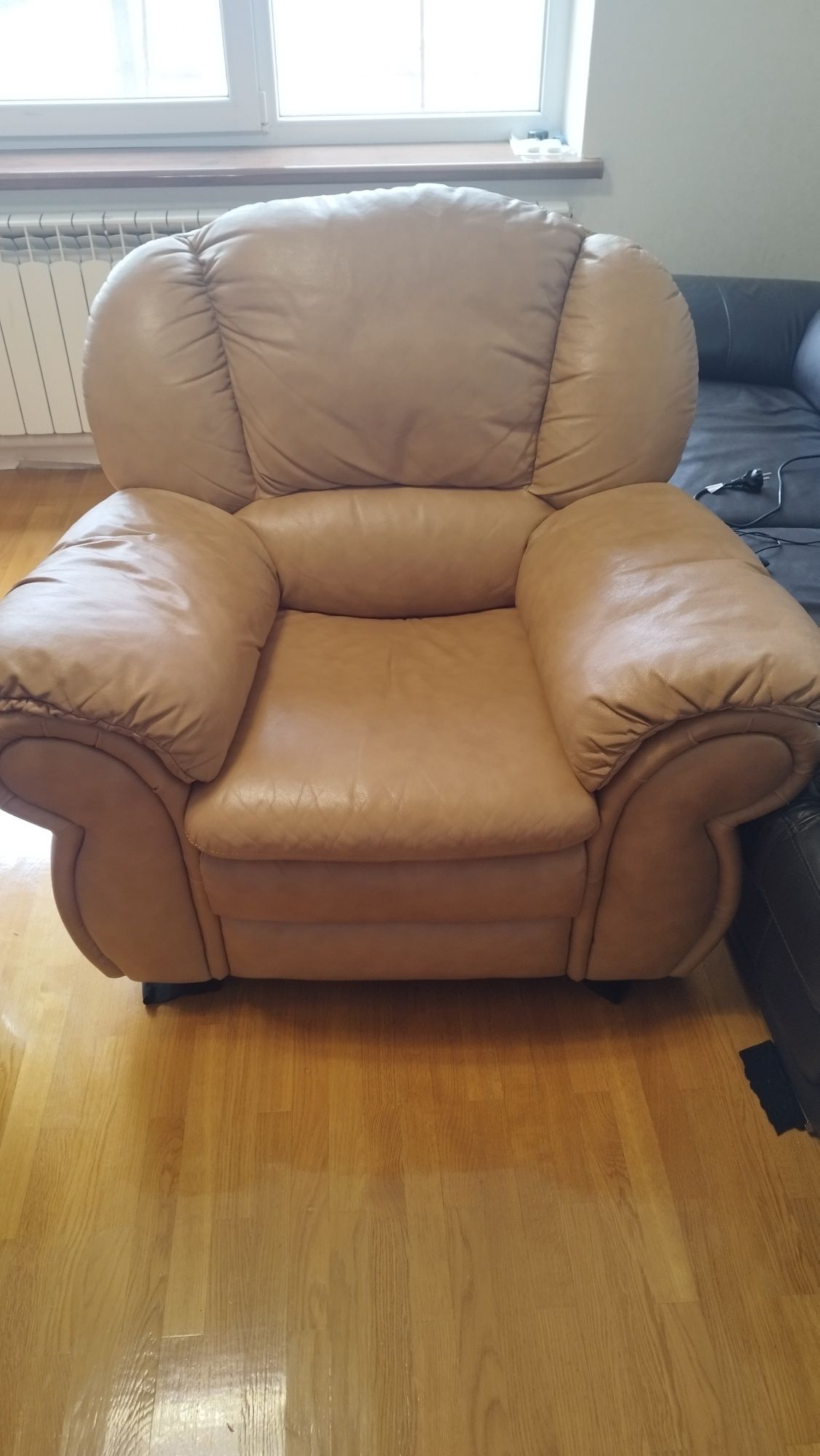 Продам шкіряні крісла