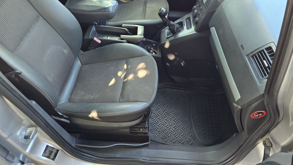 Opel Zafira B 1.9 CDTI Економна та простора сімейна

2

Машина