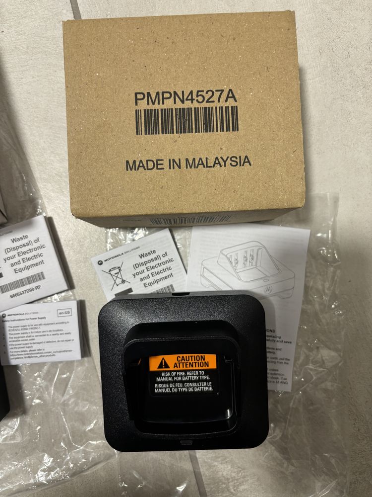 Оригінальний зарядний пристрій для рацій Motorola PMPN4527A зарядне
