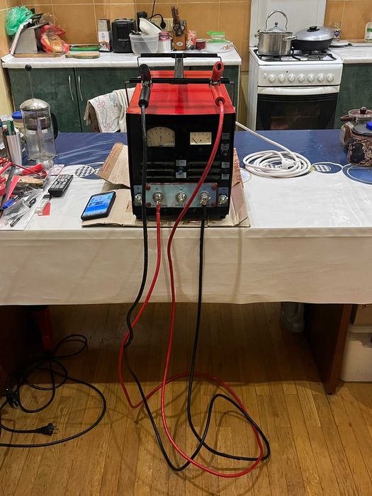 МОЩНОЕ ПУСКОЗАРЯДНОЕ: пуск 200А/заряд 10А, вес 25кг