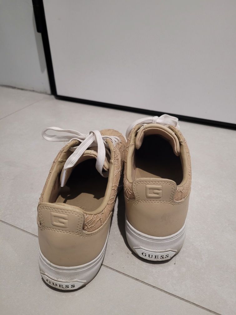 buty sneakersy Guess r.39 beżowe