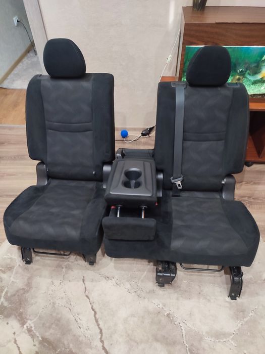 Продам комплект сидінь Nissan Rogue 2016 року.