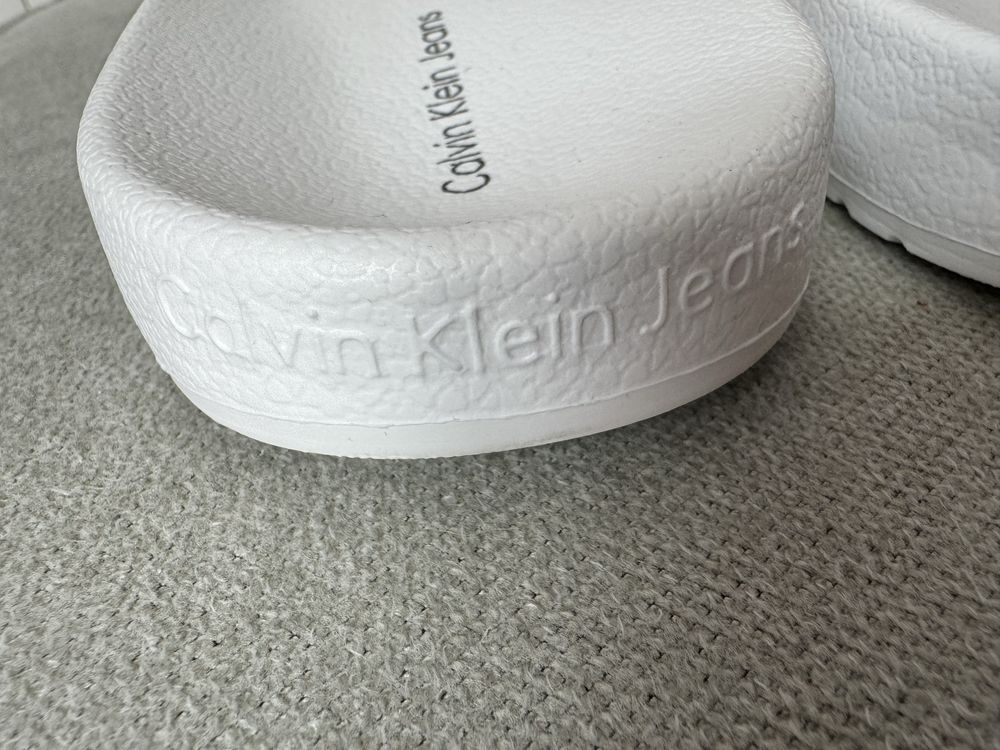 Nowe klapki meskie Calvin Klein biale 43 lato basenowe