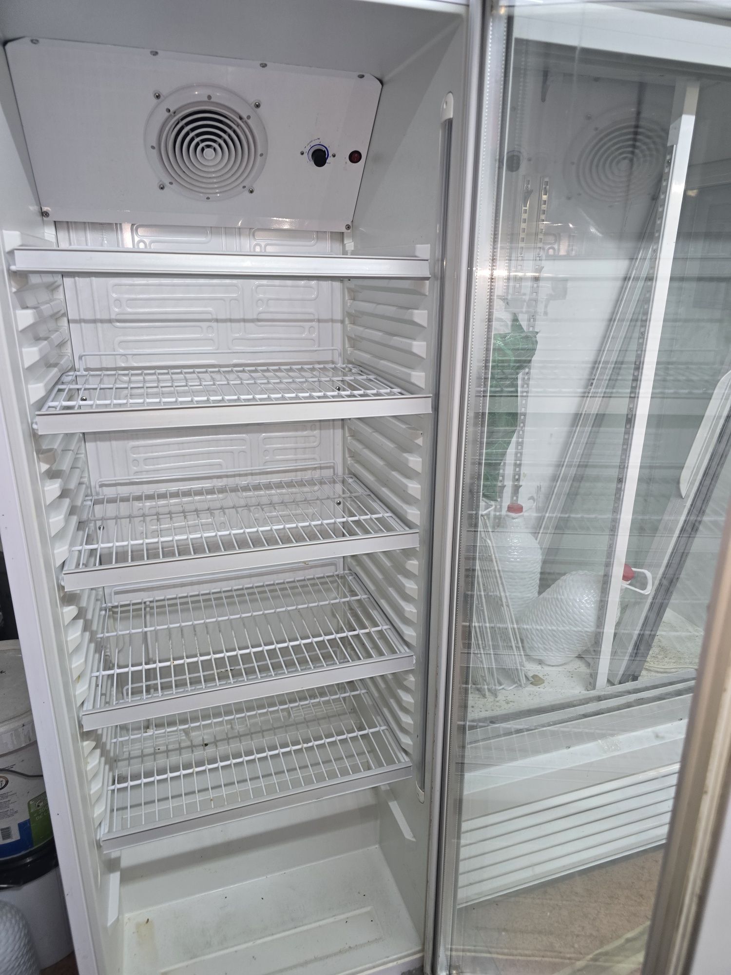 Frigorífico com porta de vidro