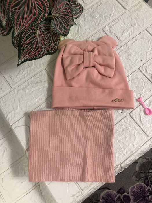 Набір шапка  і хомут на дівчинку