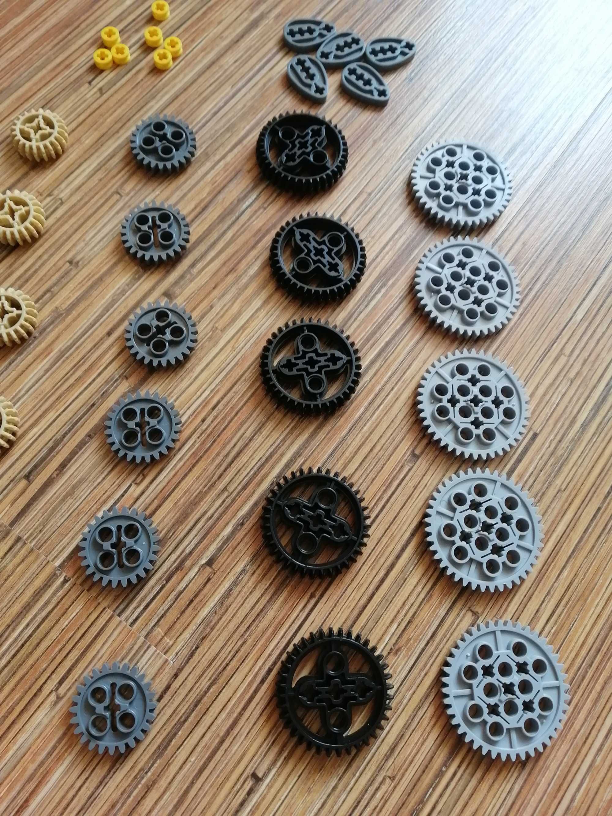 Деталі Lego technic поштучно. Шестерні, гусениці, катки.