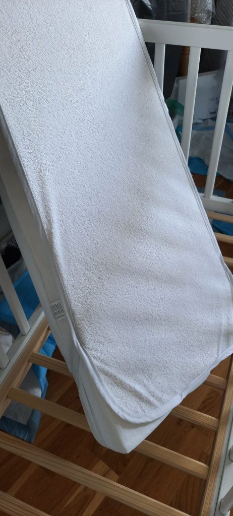 Łóżeczko dziecięce otwierane z materacem stan idealny