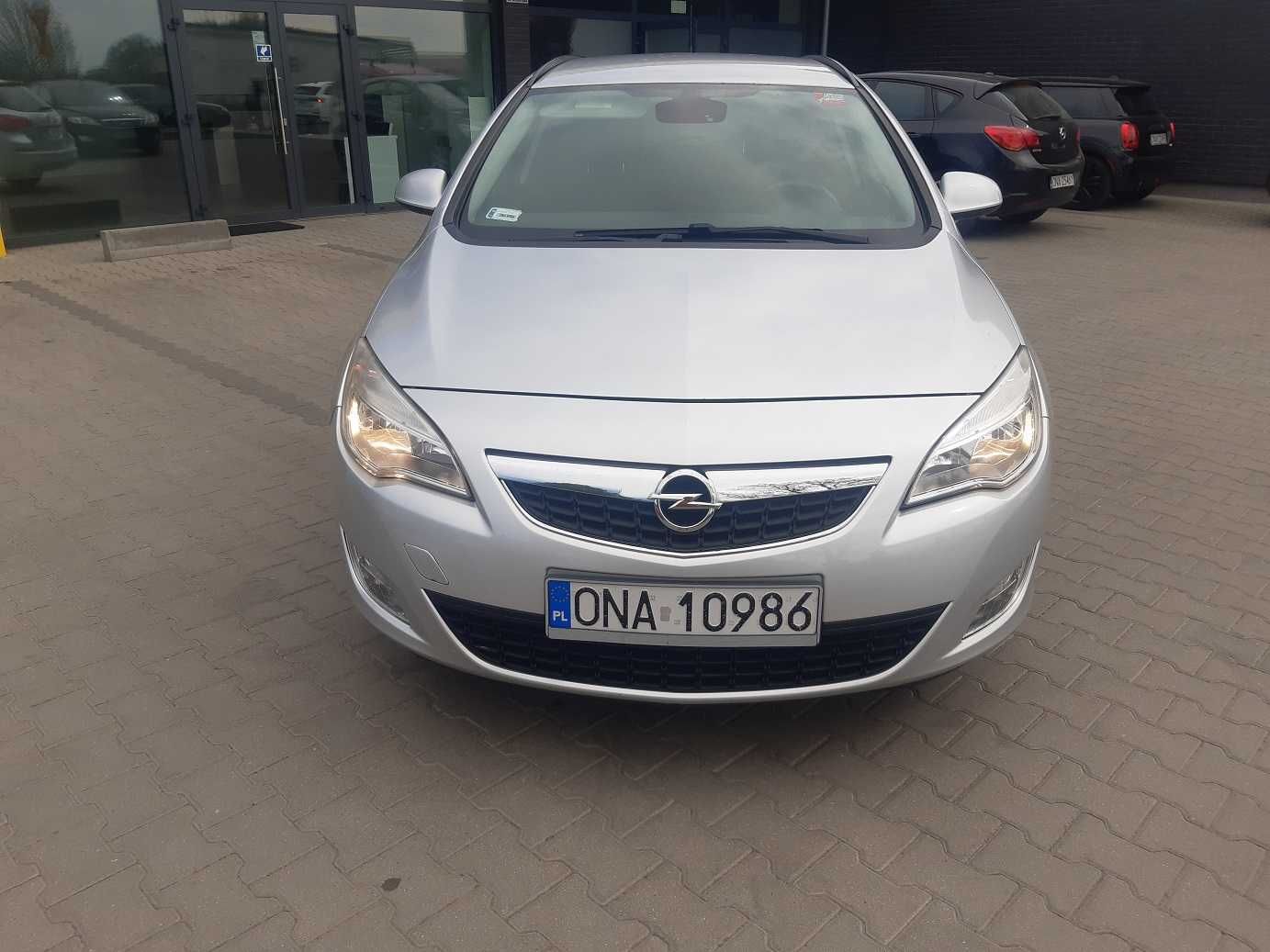 OPEL ASTRA J 1.4 16v kombi 2011 R  222974 km