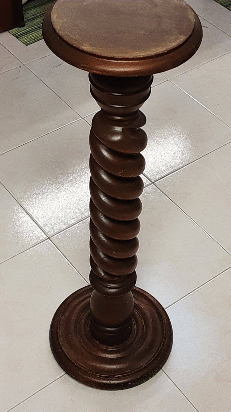 Coluna em madeira  80 cm de altura  25 cm diâmetro base
