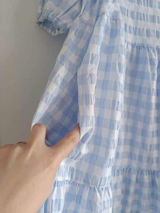 Mohito rozmiar 40 L błękitno biała sukienka dekolt serce fason A