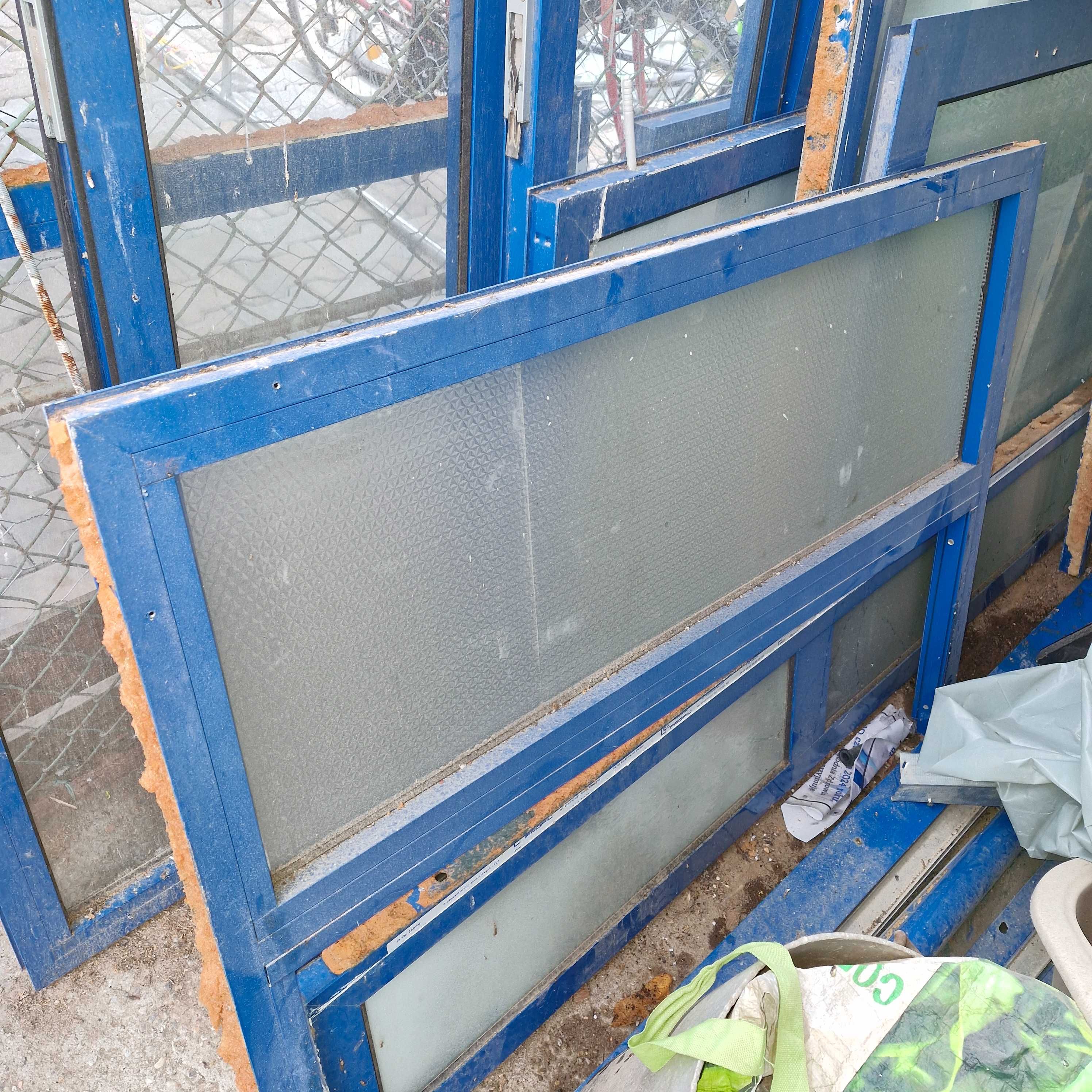 2 szt. Drzwi aluminiowe wewnętrzne przeszklone plus okno i scianka