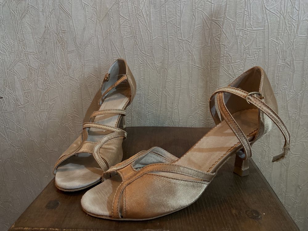 Туфли для бальных танцев.