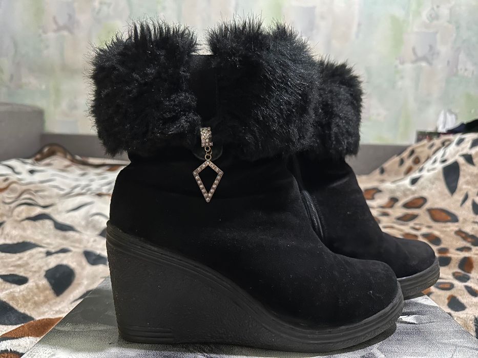 Зимові черевики натуральний замш