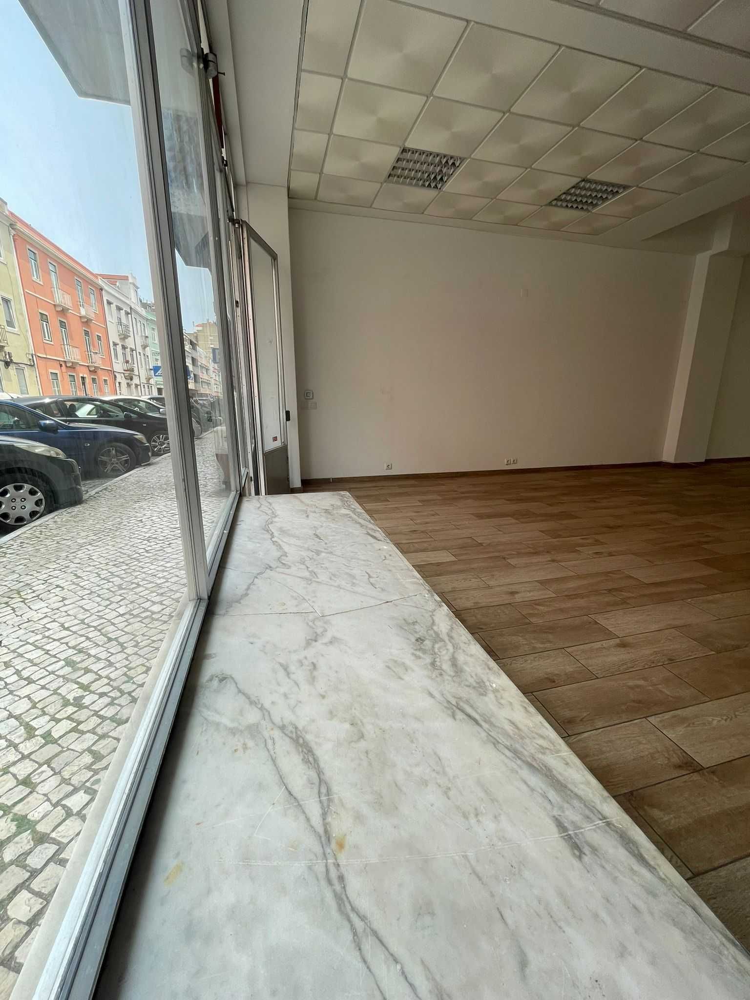 Arrenda-se Loja 90m² em Zona Estratégica de Lisboa – Remodelada