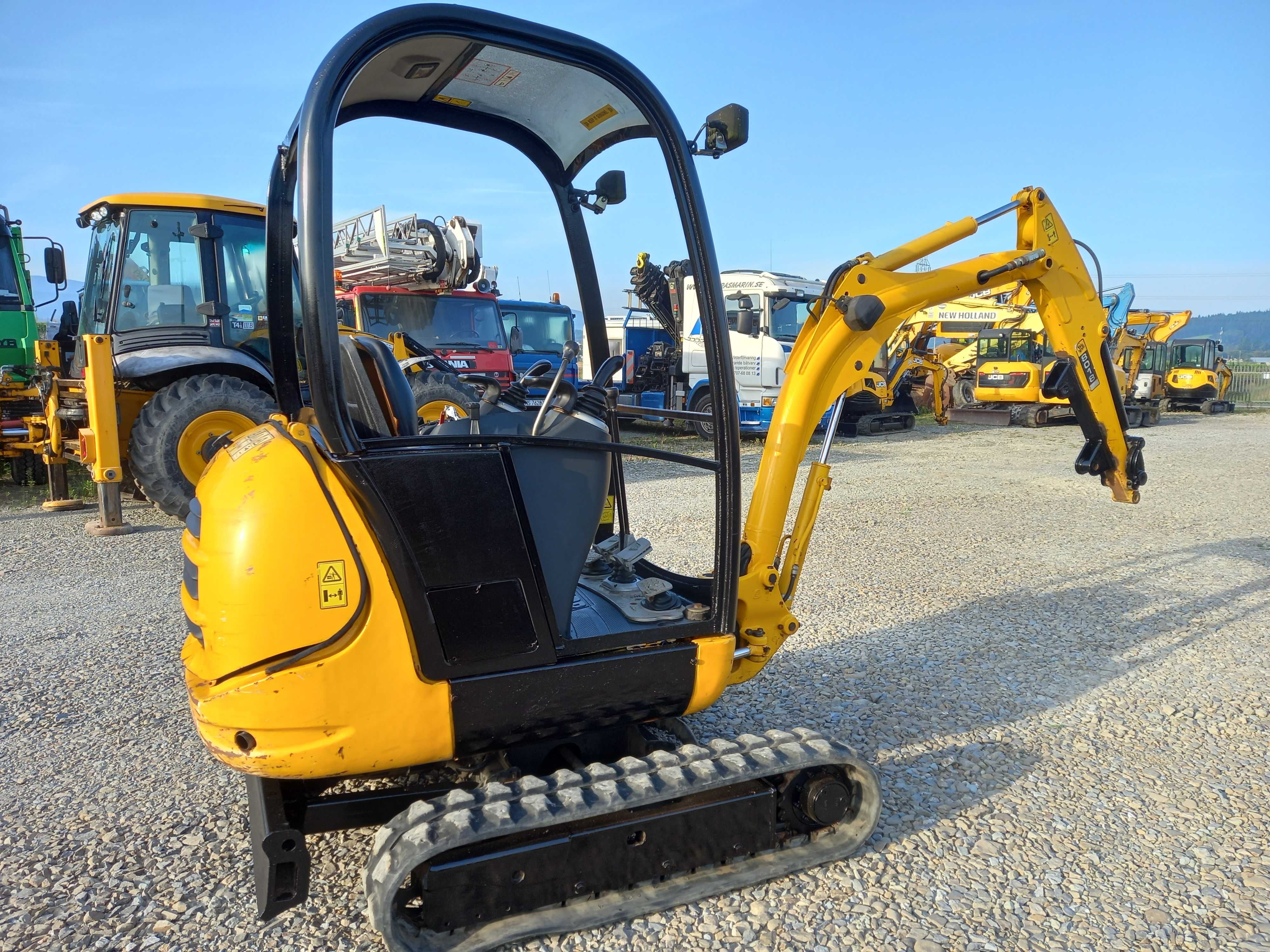 мини-экскаватор JCB 8018