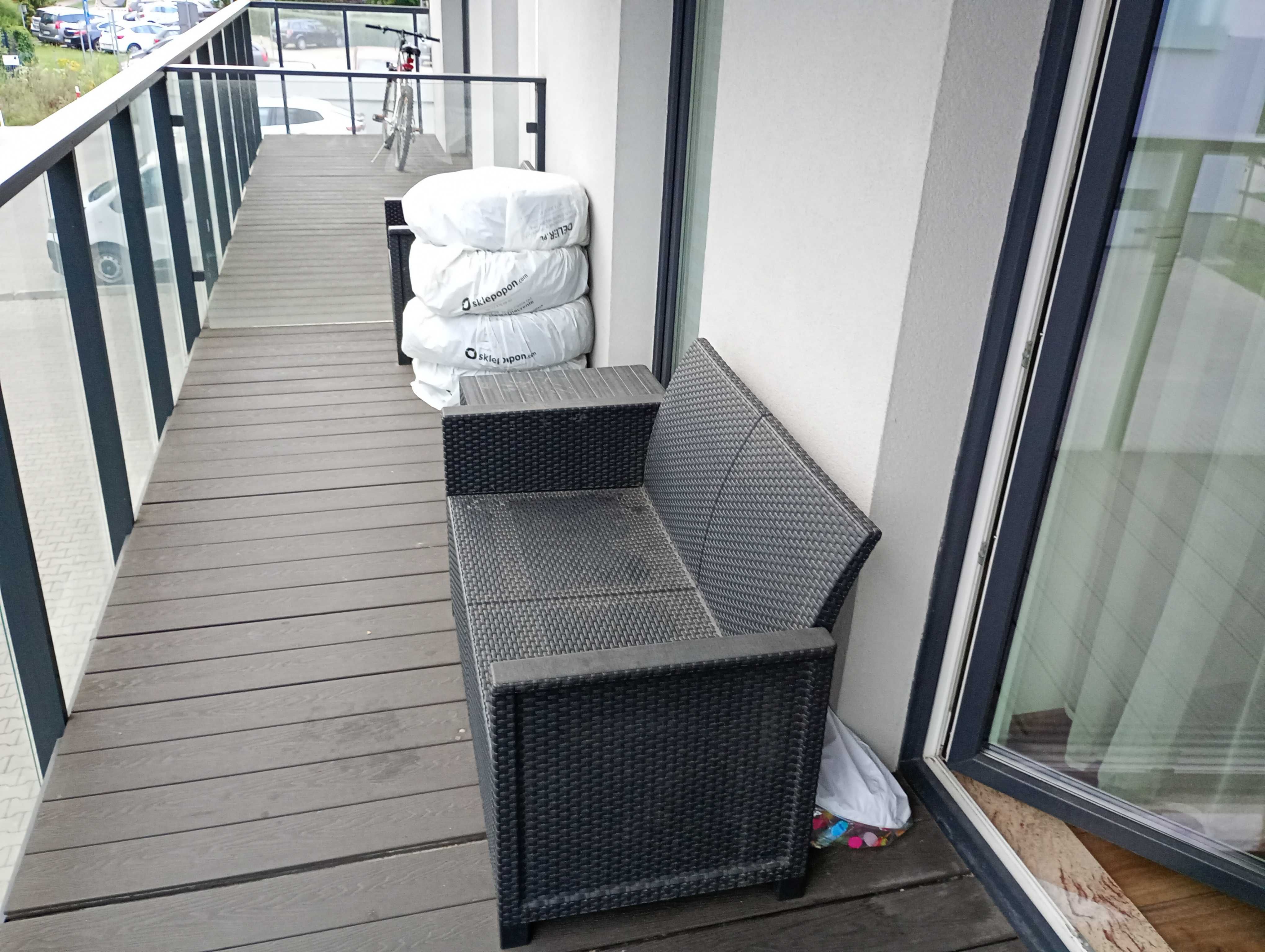 Do wynajęcia - 2 pokoje, duży balkon, garaż podziemny - 48m2.