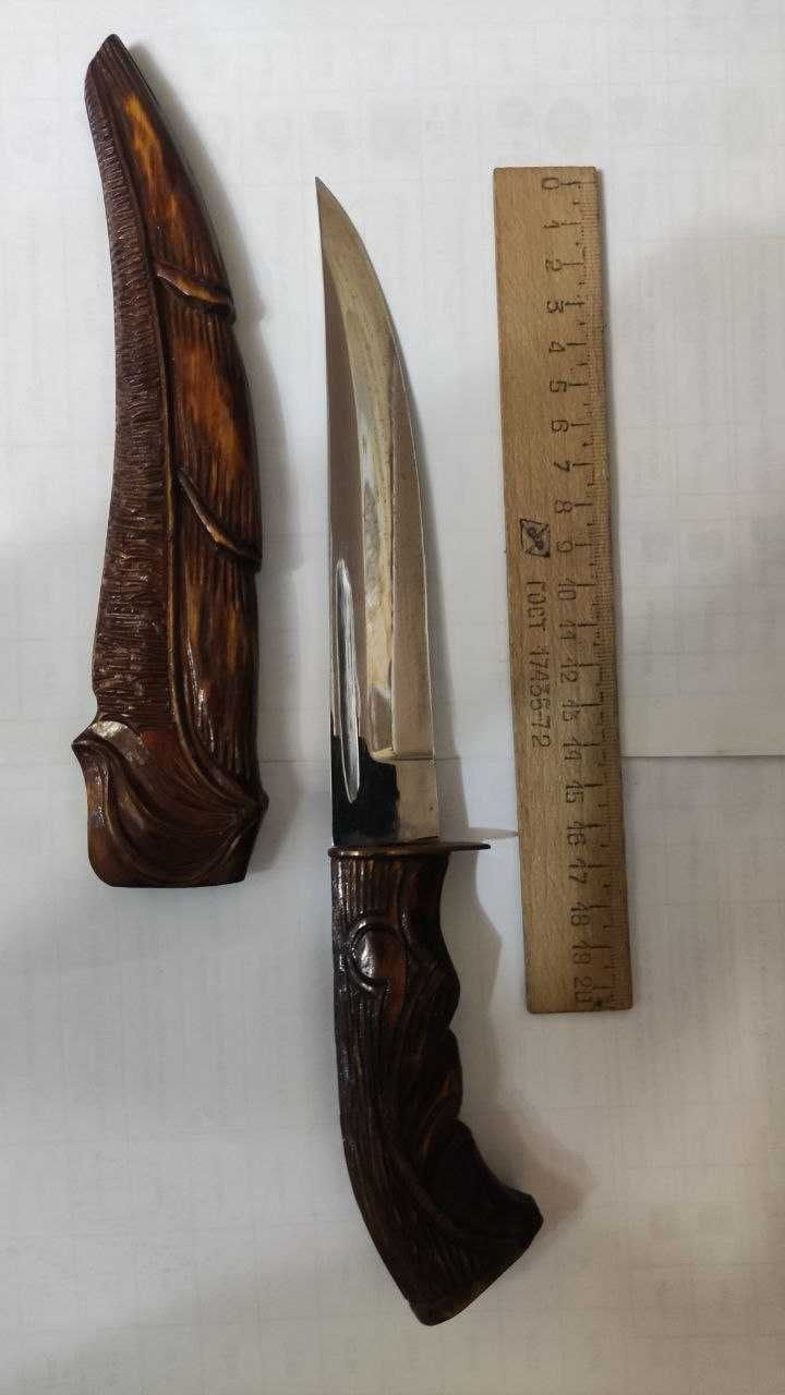 Нож с деревянной рукоятью и деревянными ножнами
