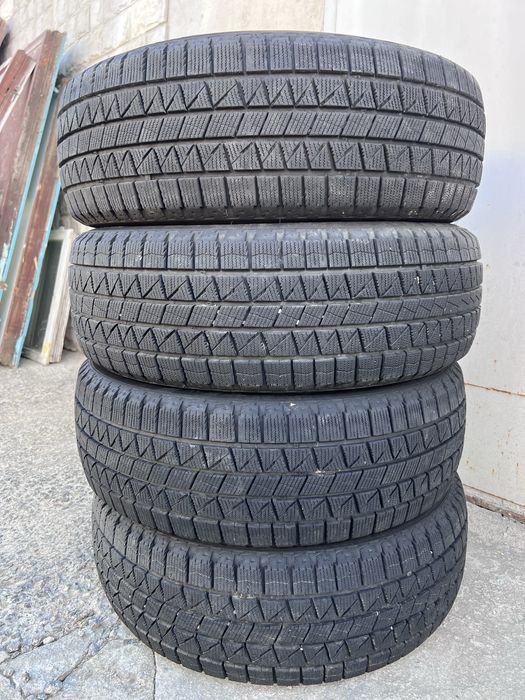 Зимова гума 215/60 R17