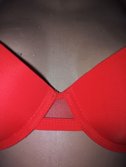 Бюстгальтер жіночий