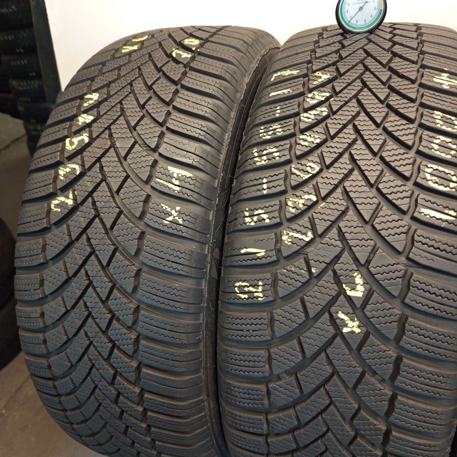215/55R17 Bridgestone Blizak Lm005