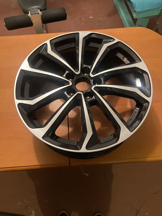 Kia Sorento ||| 3 Felga Aluminiowa Dezent 19” ET 54,5 KBA 53758