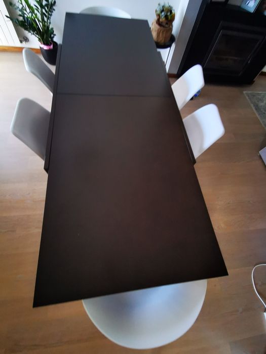 Mesa extensível e 6 cadeiras
