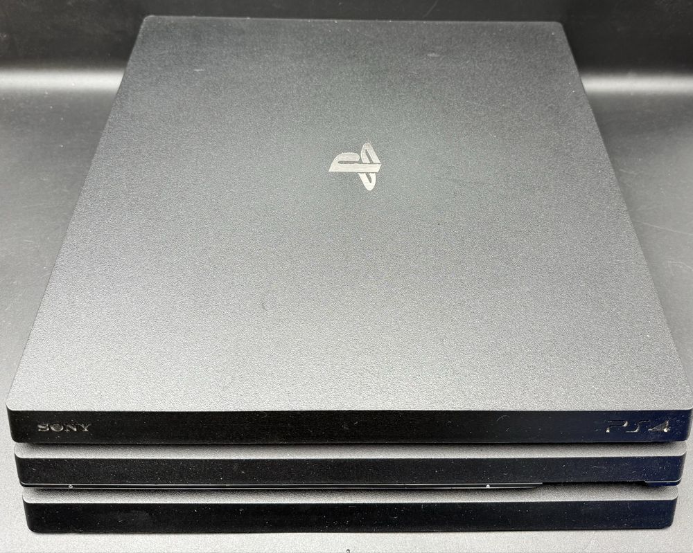 Konsola Sony PlayStation 4 Pro model:CUH-7216B 1pad, 6gier.