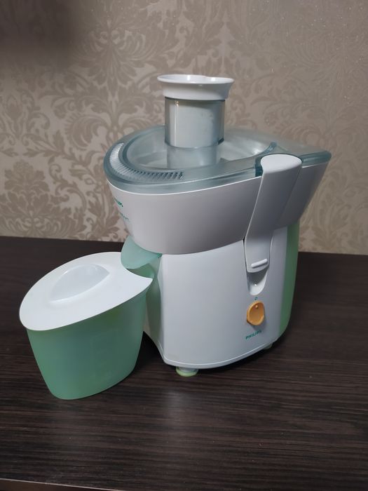 Продам набор чашек и соковыжималку