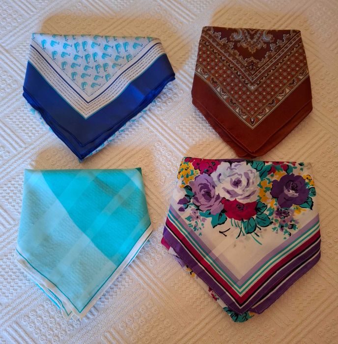 Lenços de Pescoço Quadrados