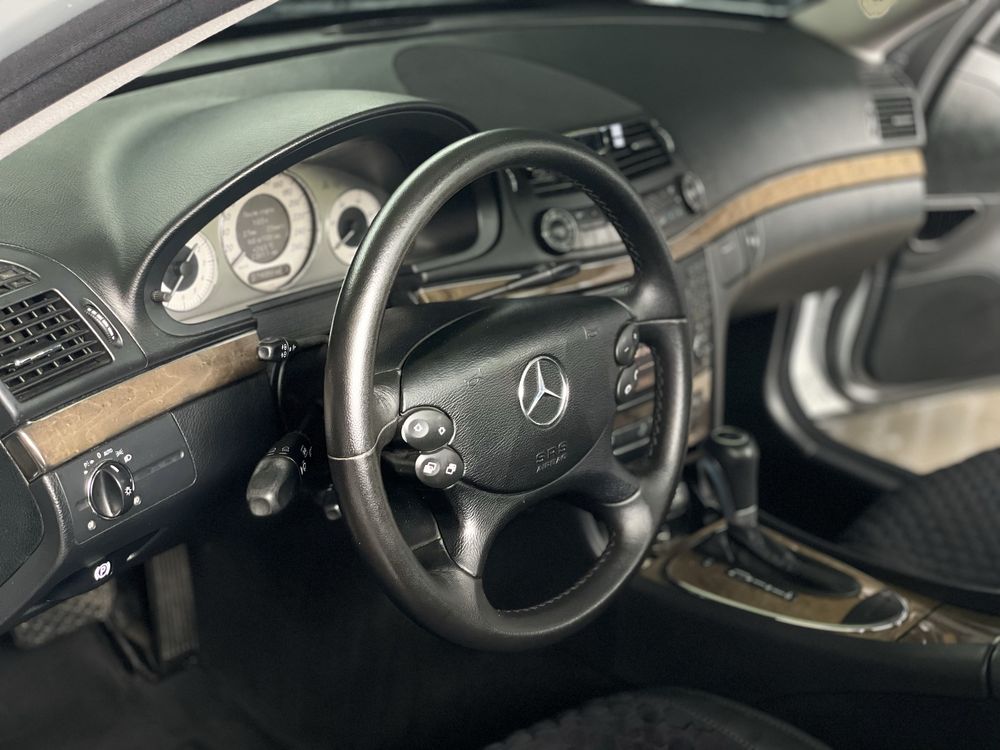 Mercedes-Benz E-Class W211