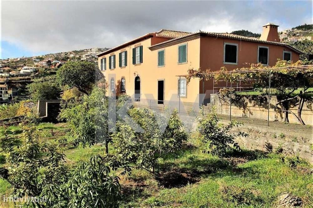 Linda propriedade T4 + 4, 10.000m2, 4 edifícios, capela, Excelente exp